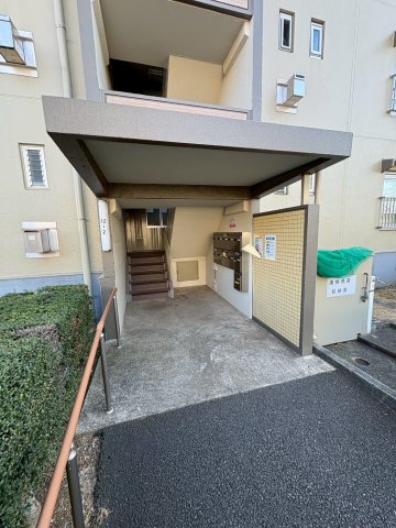 西小中台団地　12号棟エントランス