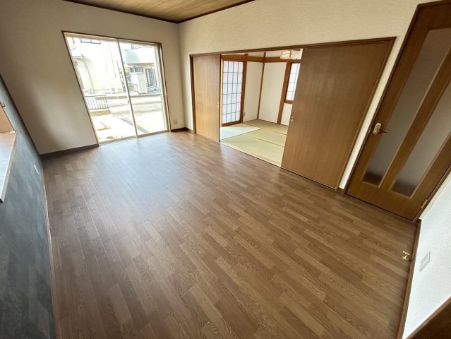 東金市前之内戸建居間・リビング