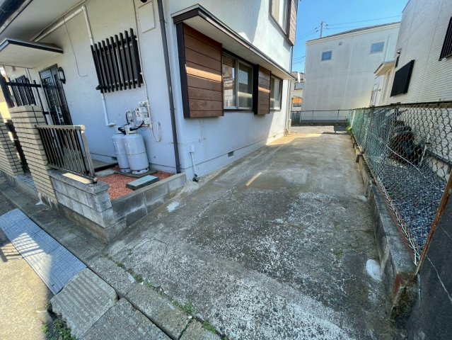 若葉区中田町戸建駐車場