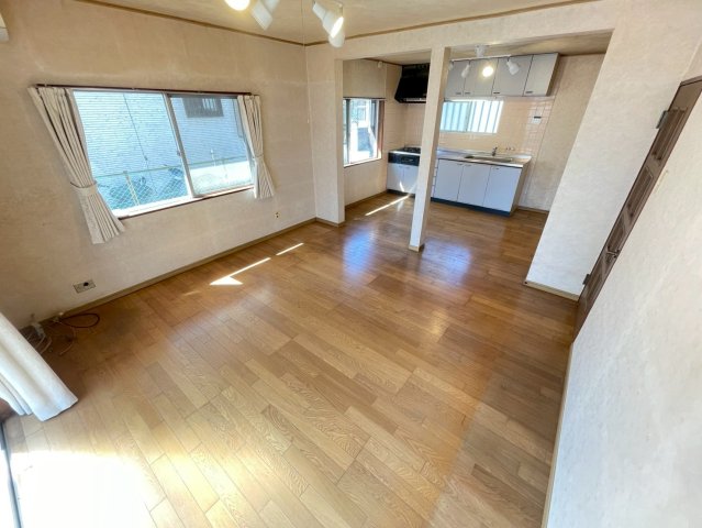 若葉区中田町戸建居間・リビング