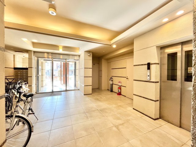 ステラウエストウィングロビー