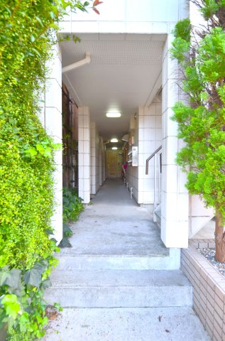 フラット２２３エントランス