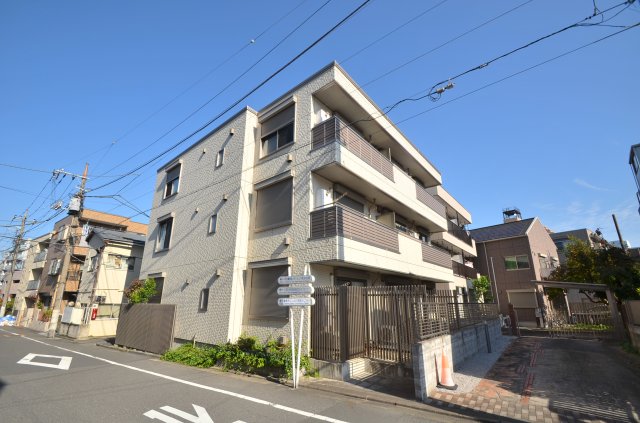 シャーメゾン志村坂下外観