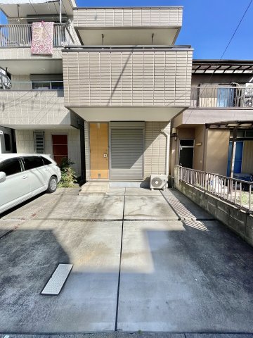 高島平1丁目貸家駐車場