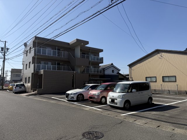 杉山マンション駐車場