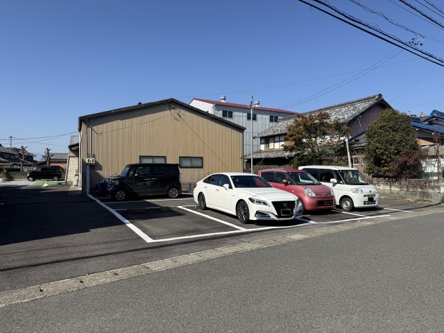 杉山マンション駐車場