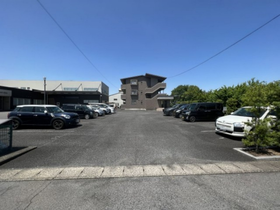 グレーシアHIRO駐車場