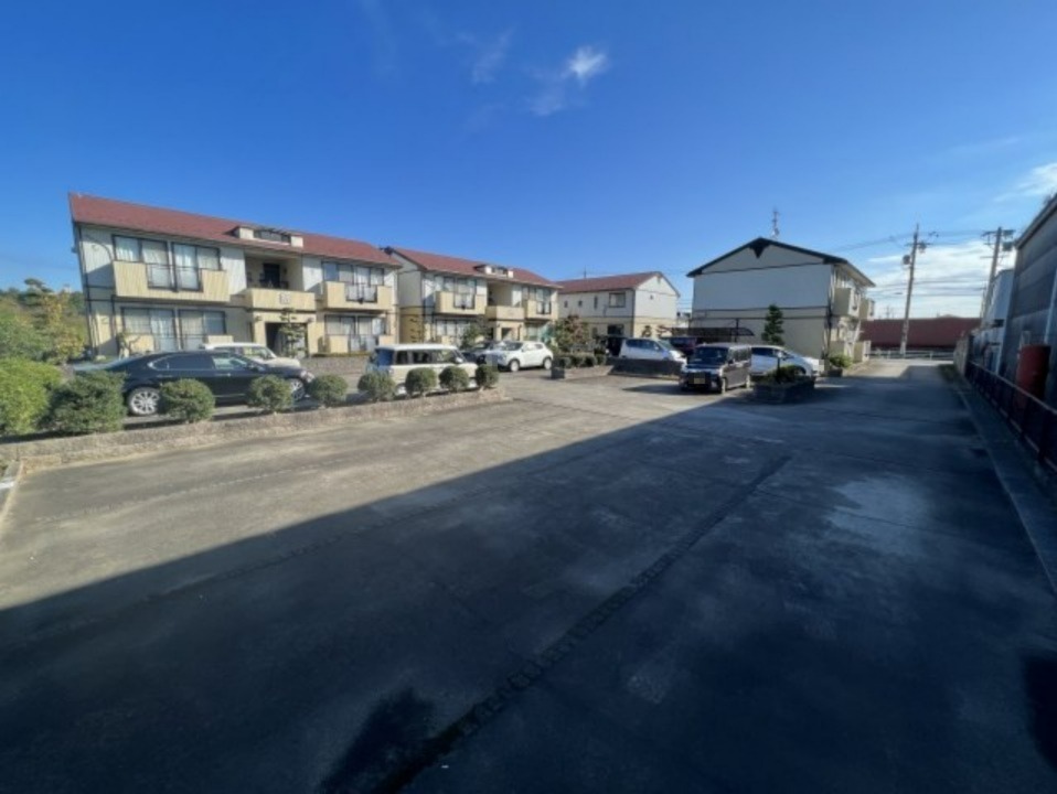 サンビレッジ築捨C駐車場