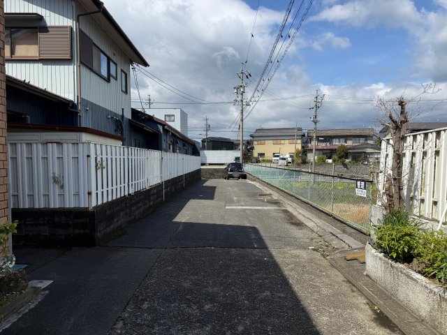 岡田826駐車場