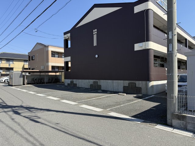 メイプルハウス駐車場