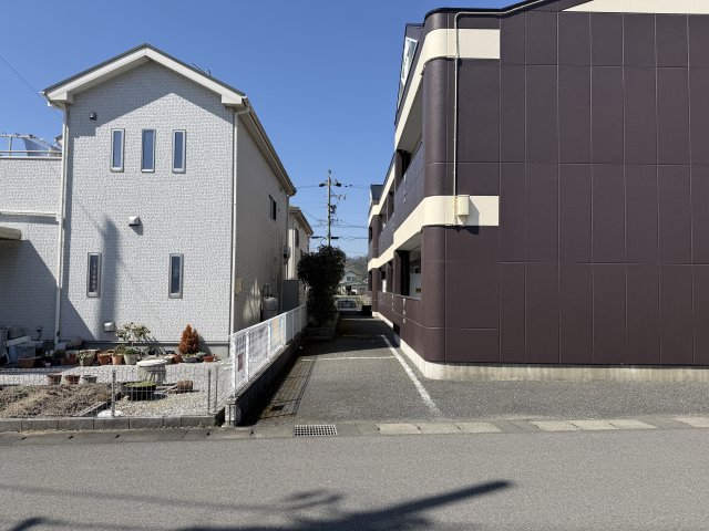 メイプルハウス駐車場