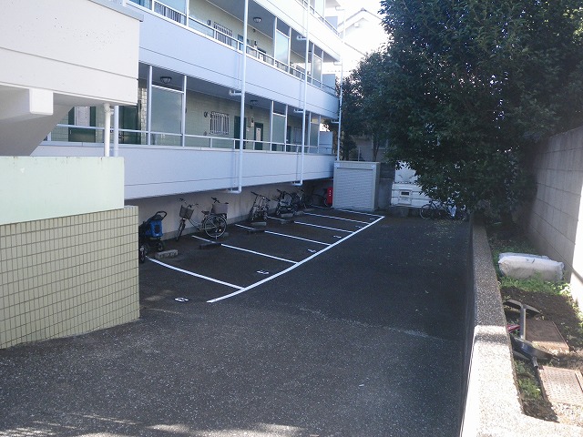 グリーンホームズ粕谷駐車場