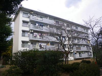 麻生台団地6号棟外観