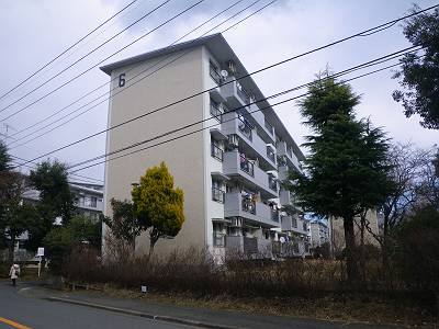 麻生台団地6号棟外観