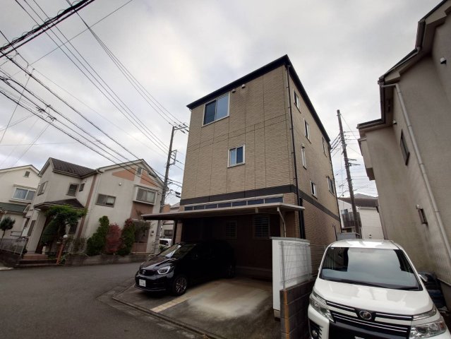 潮見台戸建駐車場