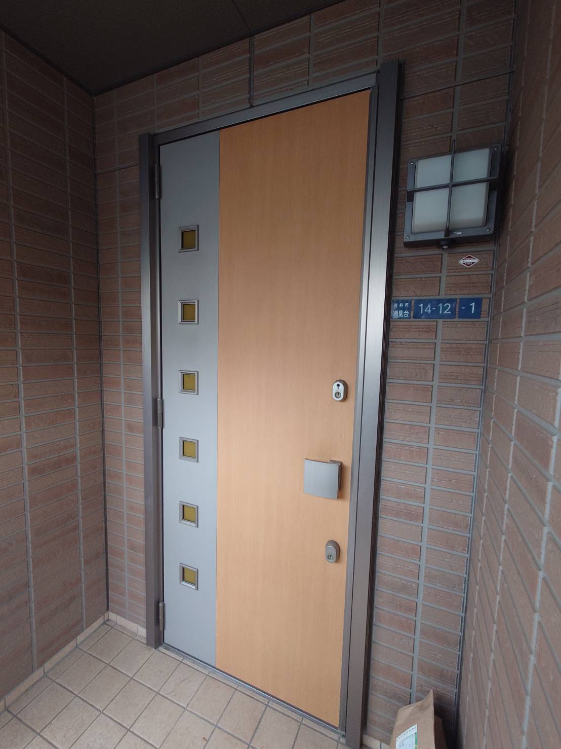 潮見台戸建玄関