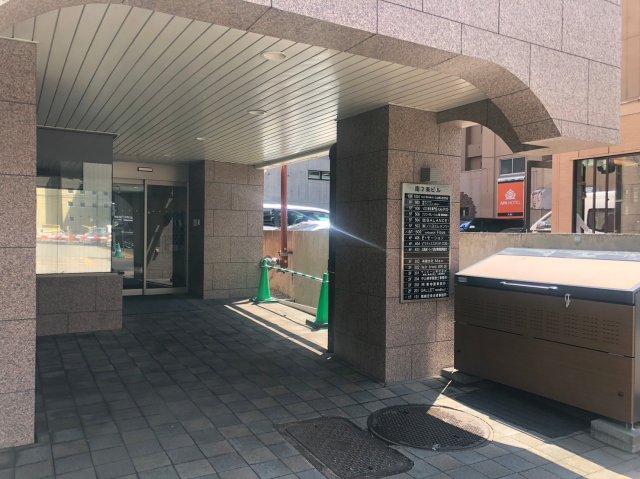 南2条ビルエントランス