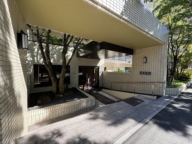 中島公園パーク・マンションエントランス