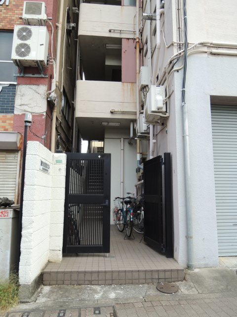 野方加茂ビルエントランス