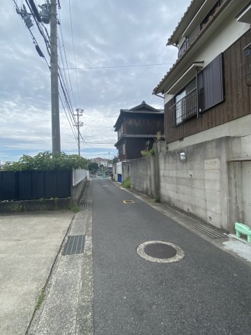 淡路市岩屋42坪前面道路含む現地写真