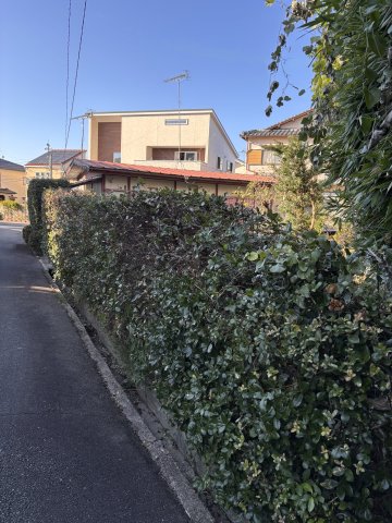 川西市西多田 古家付土地前面道路含む現地写真