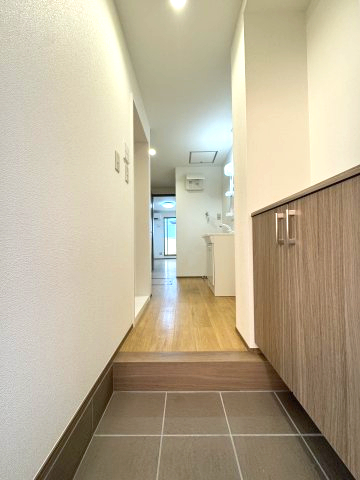 エクセレント越谷 305玄関