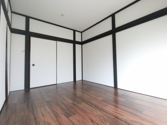 アヴァンコート 2階洋室