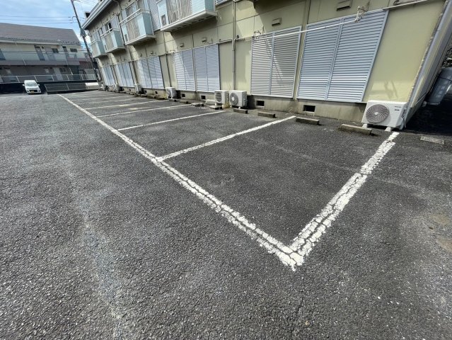 マチス B 105駐車場