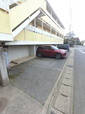 グリーンテラス西三里塚 A 107駐車場