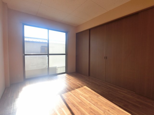フジハイツ 205寝室