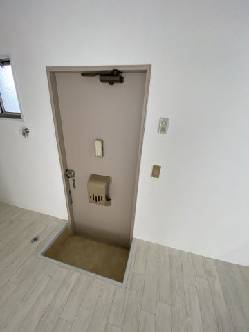 千葉県印旛郡酒々井町東酒々井2丁目 101玄関
