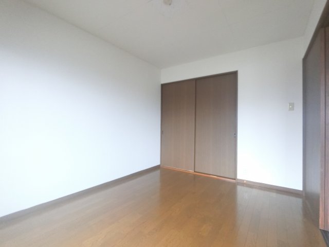 フジハイツ 203寝室