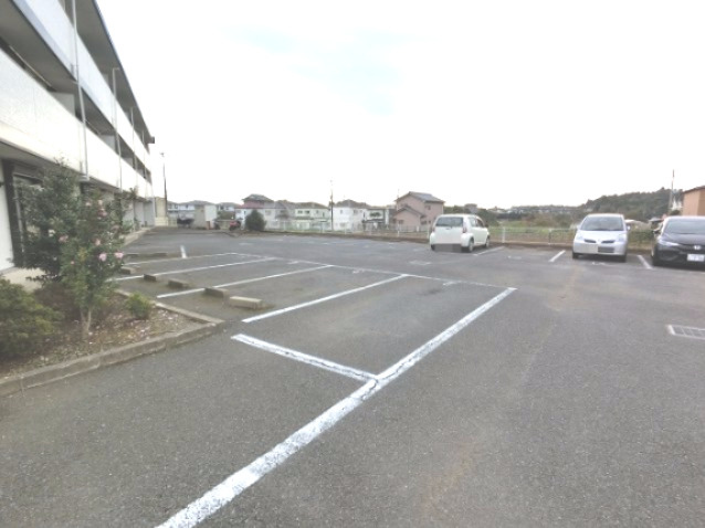 エミールハイム 303駐車場