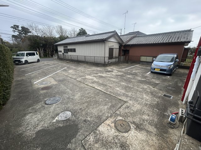 鈴木ハイツ 105駐車場