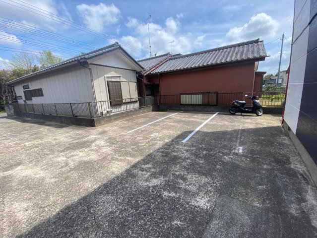 鈴木ハイツ 101駐車場