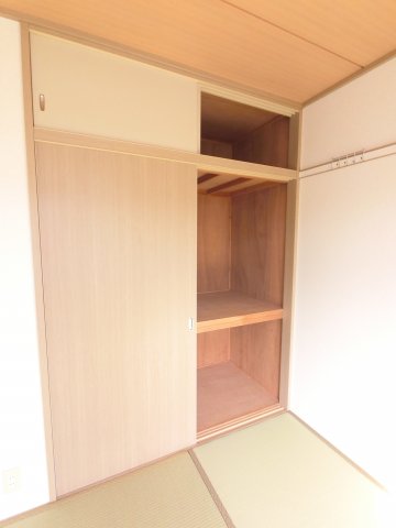 フジサキハイツ　E 201収納