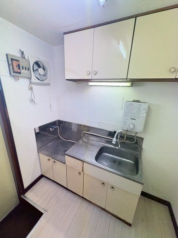 小松荘 2階駐車場