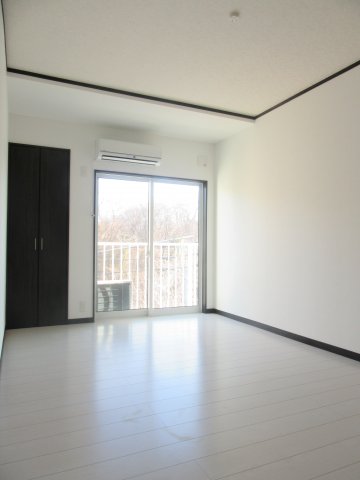 ロイヤルコート 104居間・リビング