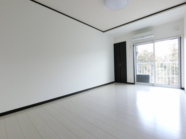 ロイヤルコート 104居間・リビング