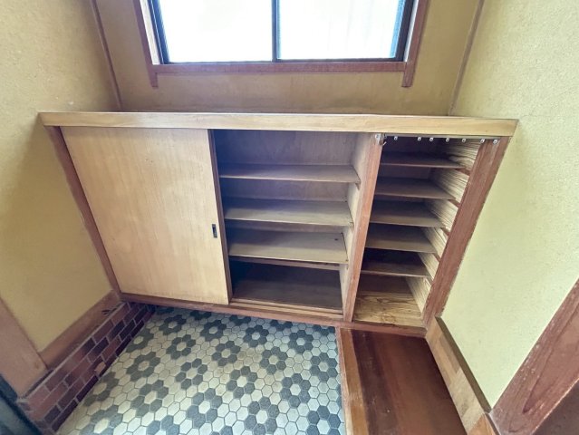 茂原市本納戸建 1収納