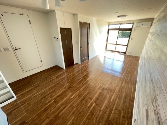 ベルハイツ 101居間・リビング