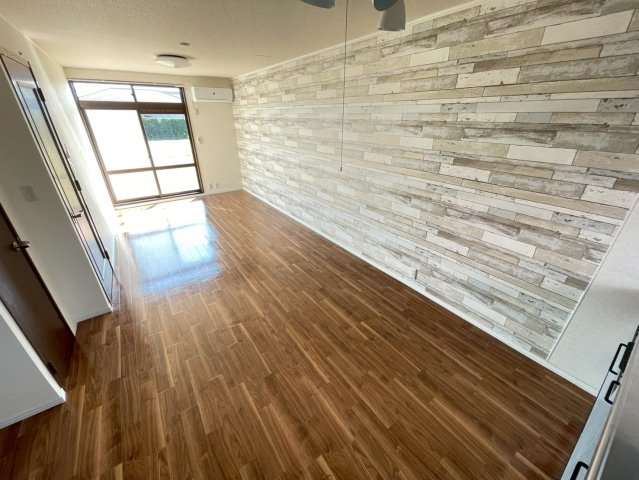 ベルハイツ 101居間・リビング