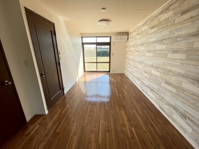 ベルハイツ 101居間・リビング