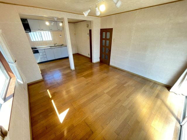 若葉区中田町戸建 1居間・リビング