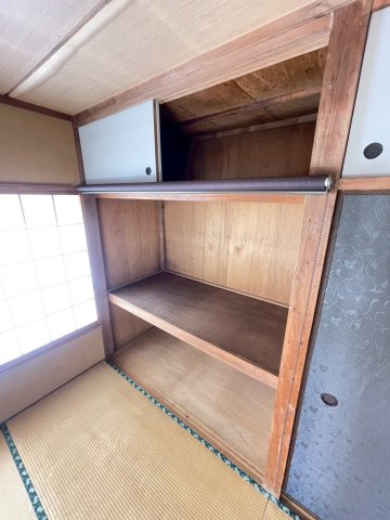 若葉区中田町戸建 1収納