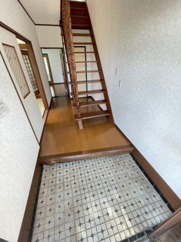 アートハウス今津朝山 1玄関