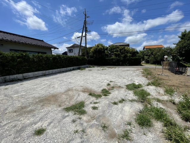Grandis NARITA 102駐車場