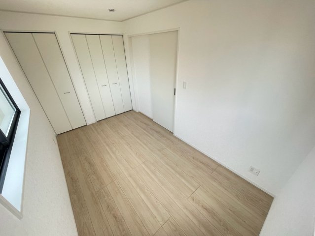 アトラス七栄 1-2階洋室