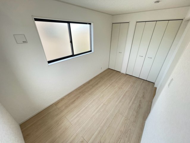 アトラス七栄 1-2階洋室