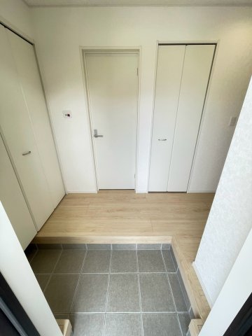 アトラス七栄 1-2階玄関